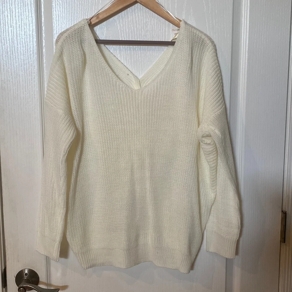 Lara cream twist front sweater Sz S NWT